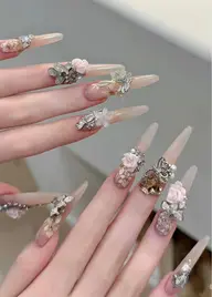 長さ出し＋持ち込みデザインOK✨ストーンつけ放題で華やかな仕上がりに◎300パーツ選べて、理想のデザインを実現します。