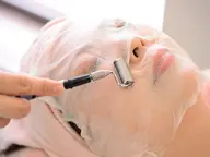 美白トリートメント✨お顔からデコルテまでマッサージ＋プラセンタ原液　VCイオン導入　たっぷりマッサージで癒される💕