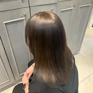 【期間限定☘️】ダブルカラー(1回ブリーチ込み)+髪質改善トリートメント ¥10000