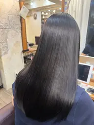 平日限定‼️18時30分～～‼️カット➕艶髪カラー‼️（お日にちによっては16時以降もご案内○）