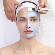 クリスティーナ・イラストリアス🫧最強美白トリートメント【ビタミンC濃度30%カプセル型レチノール酸素補給で白玉肌に】