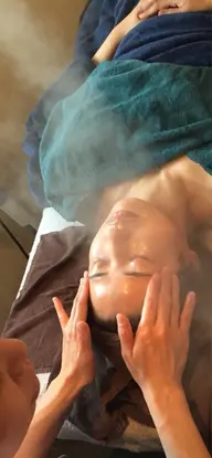 韓流美肌!美容液導入フェイシャルエステ! クレンジング→毛穴洗顔→マッサージ→導入10分→保湿パック