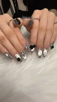 【✨マグネットネイル】トレンドのマグネットネイル🩷角度によってキラキラ輝く人気デザインです💅