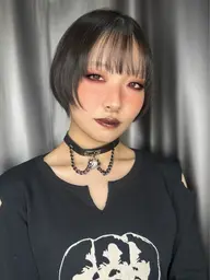 アンニュイな世界観を引き出すモードメイク💄