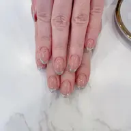 SNS課題のガラスフレンチネイル