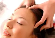 【ヘッドマッサージ】15分 (まつ毛パーマとセットの場合¥1500)