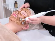 🌿ハーブピーリング2g×ヒト幹細胞🌿+お肌別マシンで効果アップ⤴⤴✨