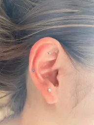 耳つぼコース/イヤージュエリー💎付き(リフトアップ•痩身•身体調整の中から1つ)