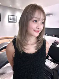 『秋に向けて🍁』ケアブリーチ＋オンカラー＋保湿トリートメント