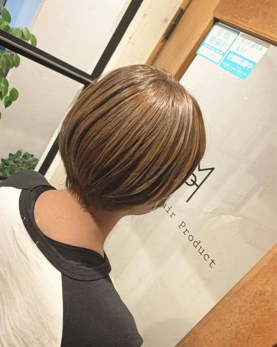 ショート カラー ブリーチ 透明感カラー 井上 花音のヘアスタイル
