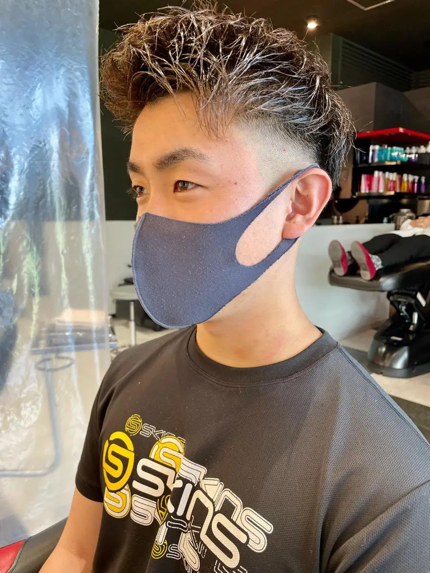 ショート カラー メンズ フェードカット スキンフェード ショートヘア メンズヘア特化 崎田 成人のヘアスタイル