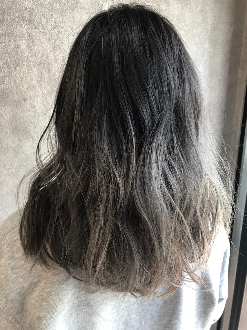 セミロング カラー カット ヘアカラー トリートメント 顔周りレイヤー/韓国 ブリーチminamiのヘアスタイル