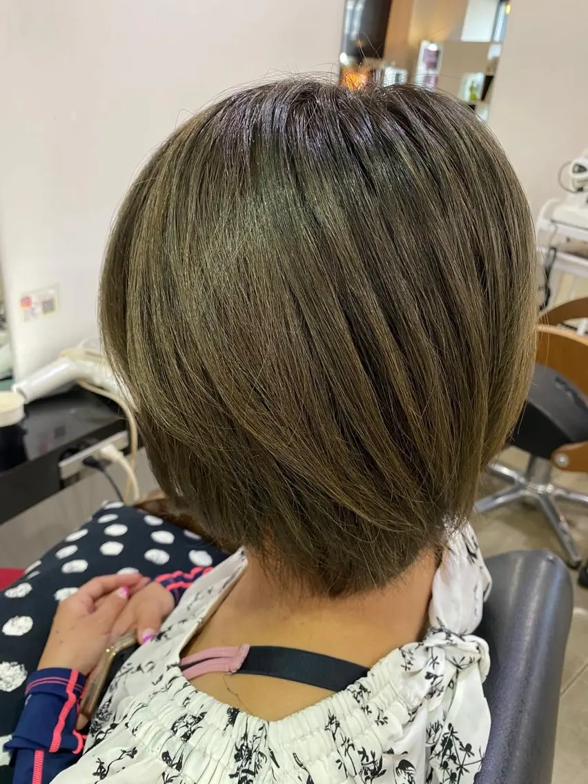 ショート カラー ヘアアレンジ アッシュ ブリーチ カット 烏山 達也のヘアスタイル