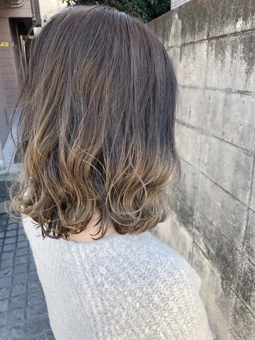 ミディアム カラー グラデーションカラー ハイライトカラー ハイライト 【白髪ぼかし】 矢内　夏輝のヘアスタイル
