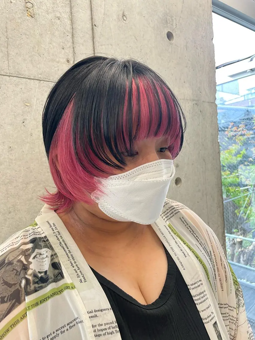 ショート カラー インナーカラー 推し ブリーチ 髪質改善のヘアスタイル
