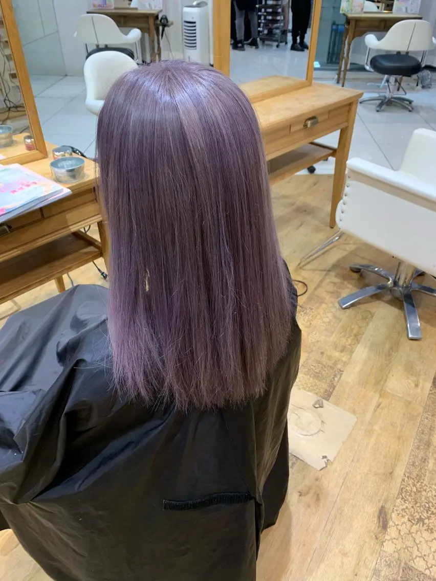 カラー ブリーチ ラベンダーカラー 天野 利咲のヘアスタイル
