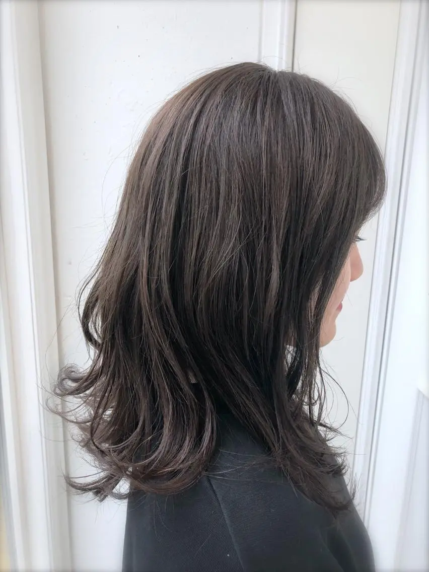 セミロング カラー ブルーカラー ブルージュ イルミナカラー 山形 光輪子のヘアスタイル