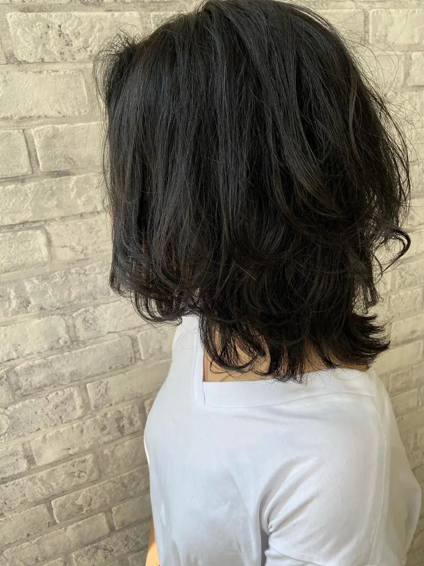 セミロング カラー ブルーカラー ブルージュ レイヤーカット ウルフカット ウルフレイヤー ヘアカラー Oopsレイヤー 加藤澄都のヘアスタイル