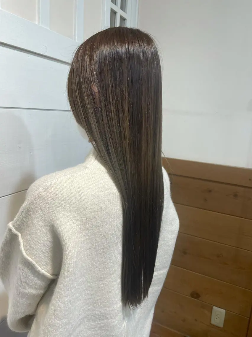 ロング カラー 足立 悠輔のヘアスタイル