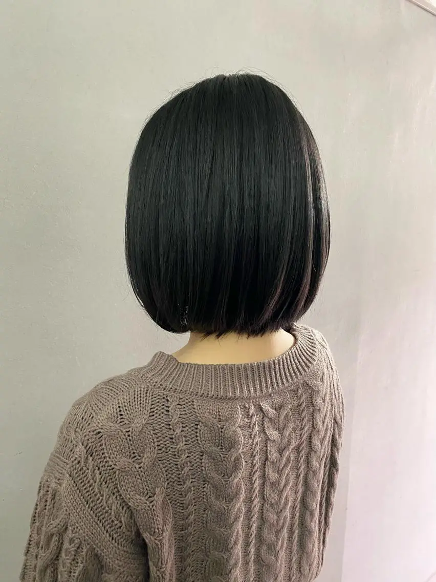 ミディアム カラー ブリーチ ダークグレー とびまつ /ショート/脱白髪染のヘアスタイル