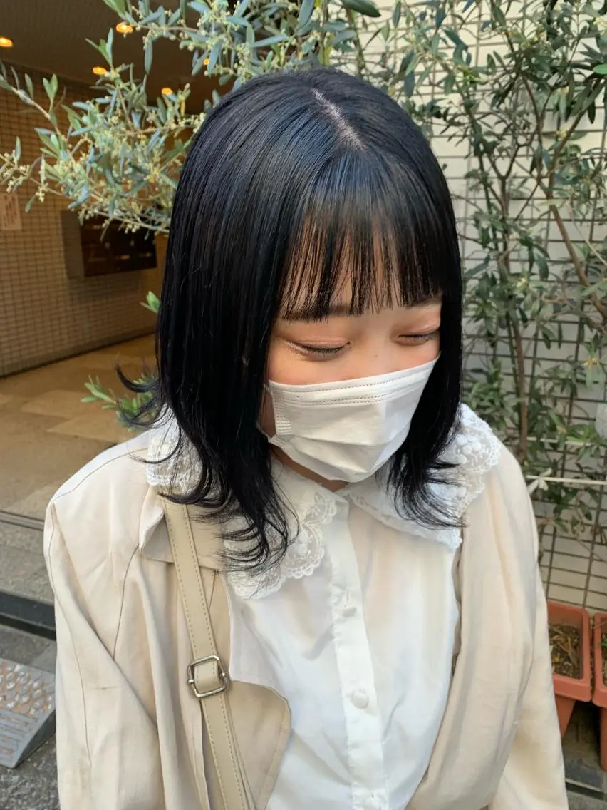 ミディアム カラー ヘアアレンジ アッシュ ブリーチ ブルーカラー ブルーアッシュ 🫧透明感カラー/ ボブ/小笠原汐海🪽のヘアスタイル