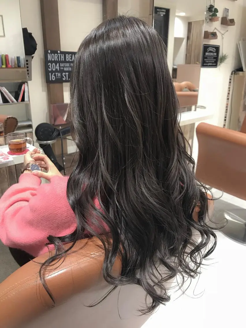 ロング カラー グレージュ シルバー シルバーグレージュ 【透明感、艶髪】西村 有司のヘアスタイル