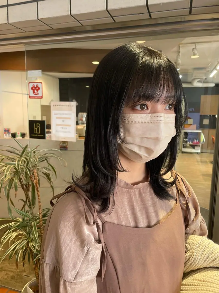 ミディアム レイヤーカット MYA 🤍kanaのヘアスタイル