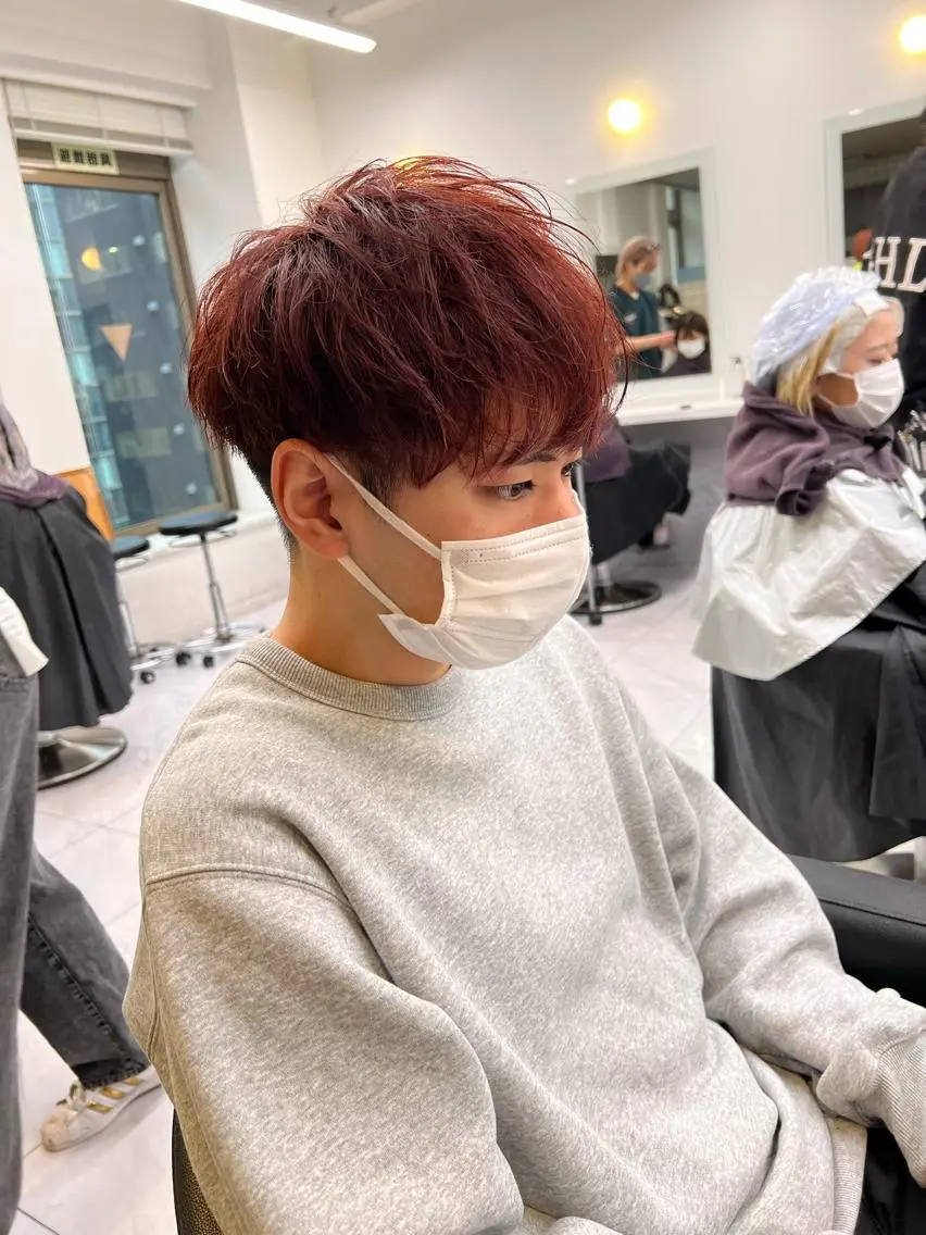 ショート カラー パーマ メンズ センターパート メンズ韓国風 韓国マッシュ マッシュウルフ マッシュ メンズパーマ特化 TAIGAのヘアスタイル