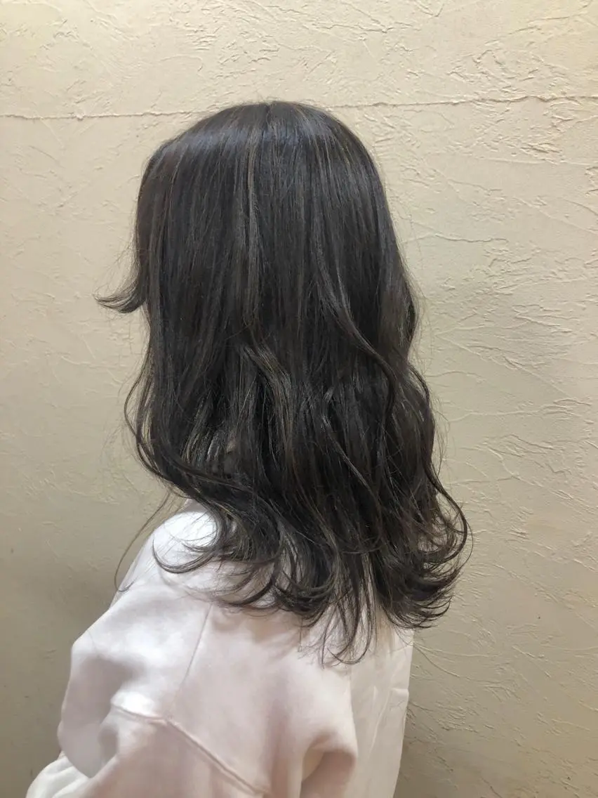 ロング カラー グレージュ ハイライトカラー ハイライト カット ヘアカラー トリートメント ENIF ヤマグチアツコのヘアスタイル