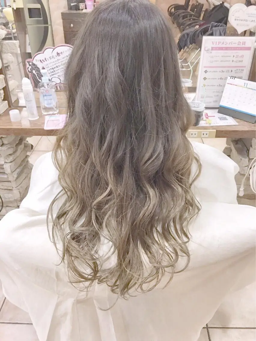 ロング カラー ブリーチ グラデーションカラー ヘアカラー トリートメント レイヤーカット 川田くるみのヘアスタイル