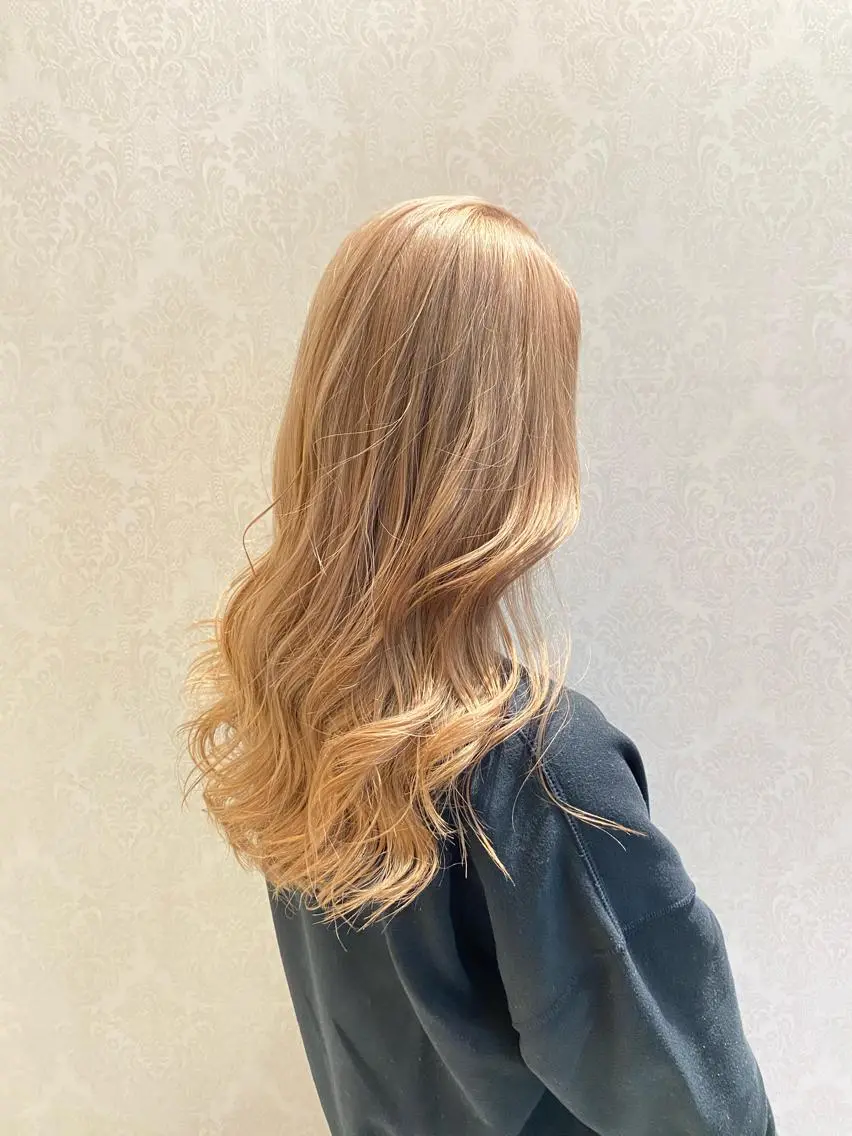 ロング カラー ハイトーンカラー ヘアカラー デザインカラー✨新倉 佑奈のヘアスタイル