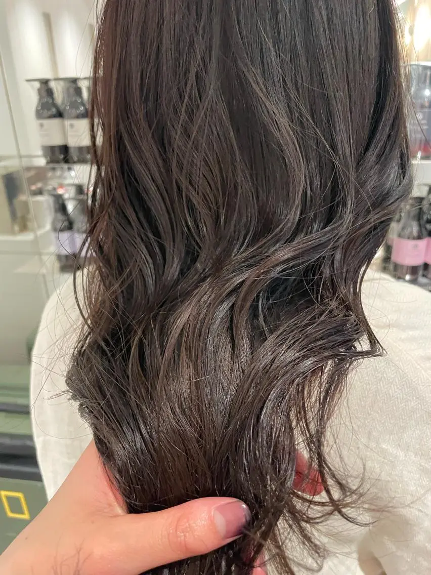 ロング カラー ミオ💎ショート 透ける暗髪のヘアスタイル