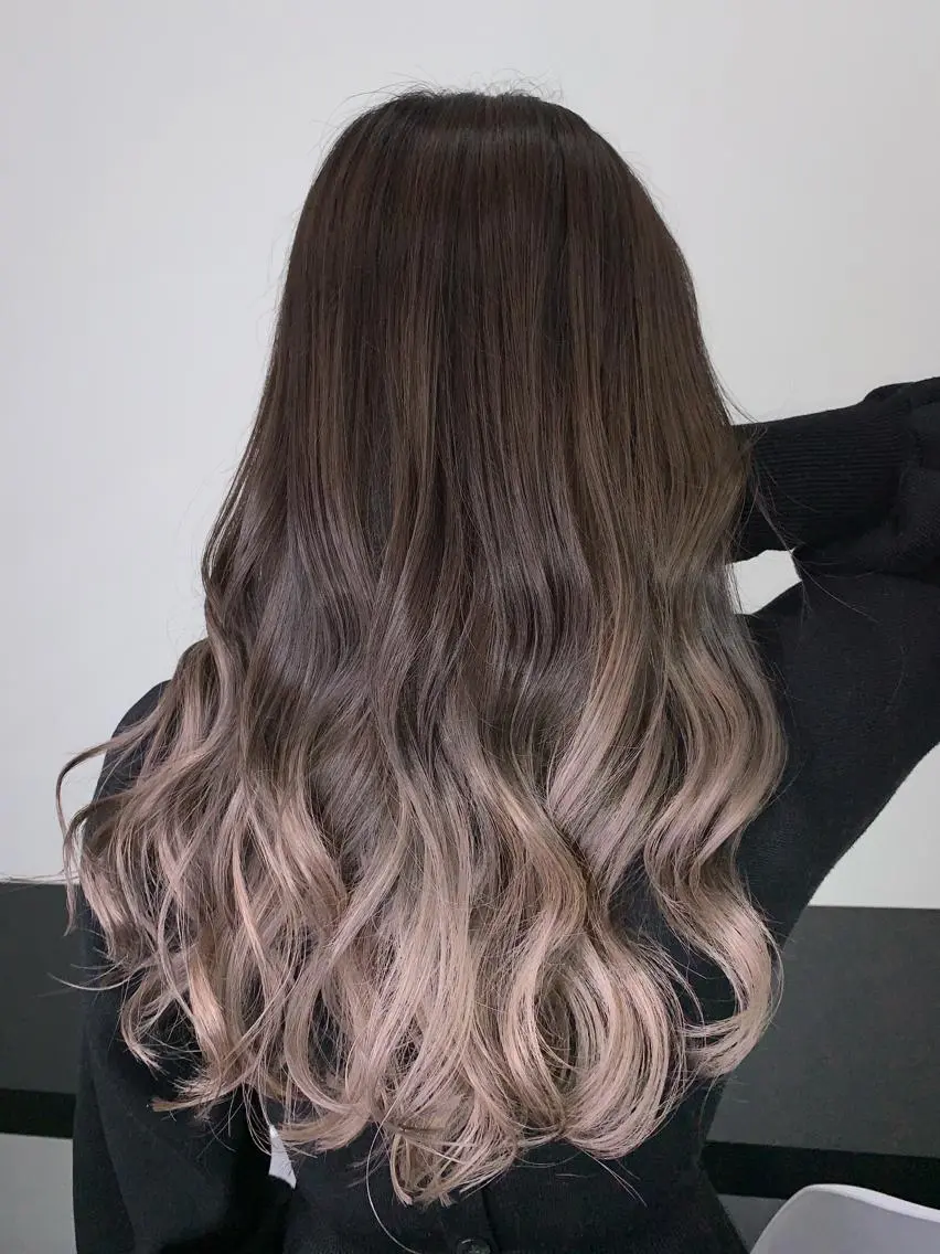 ロング カット ヘアカラー トリートメント 山田 絵里菜のヘアスタイル