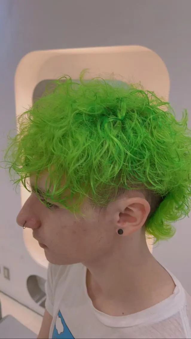 ミディアム カラー パーマ ヘアアレンジ キッズ ネイル マツエク・マツパ アイブロウ ヘアカラー 堀井 凌平のヘアスタイル