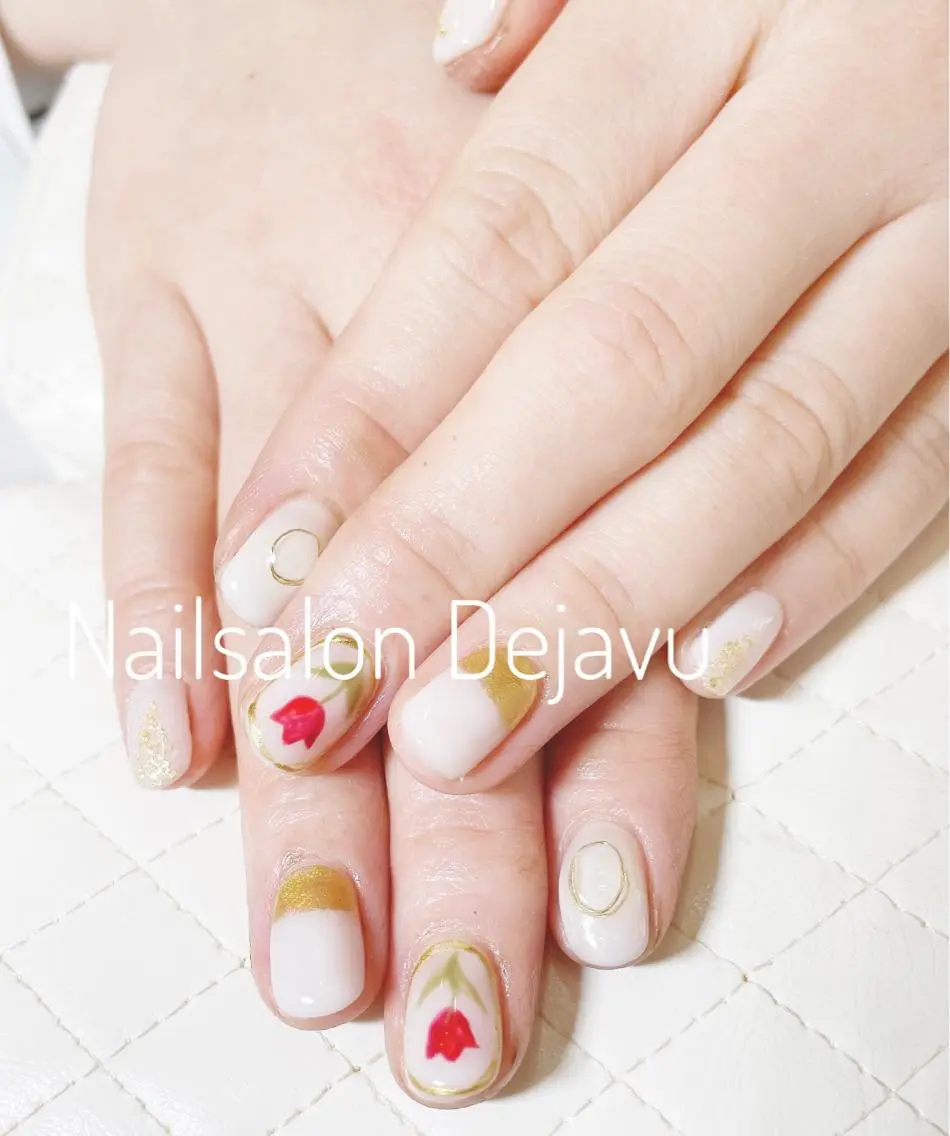 ネイル アートネイル フレンチネイル ジェルネイル ゴールド ラメ(グリッター) Nail salon Dejavu 🌿のネイルデザイン