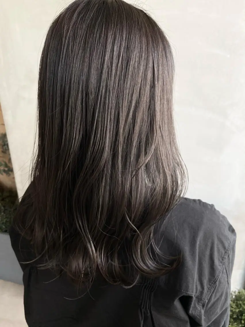セミロング カラー ヘアアレンジ ネイル マツエク・マツパ 透明感カラー ハイライトカラー 外国人風カラー ハイライト ヨシンモリ カット ヘアカラー 夜23時まで予約🉑 reverieあきらのヘアスタイル