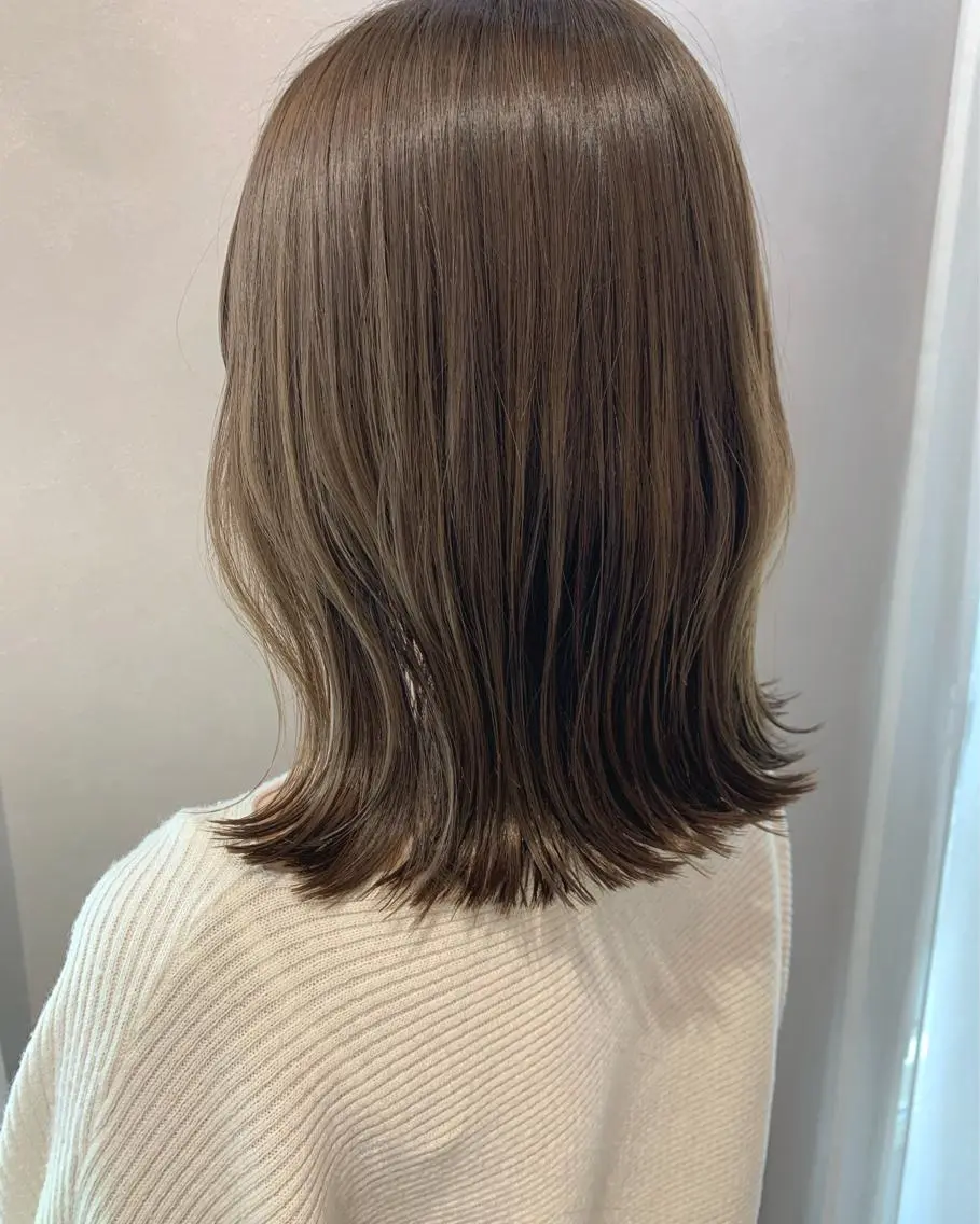ミディアム カラー アッシュ アッシュグレー アッシュグレージュ 透明感カラー グレージュ hubhair レイヤー/透明感のヘアスタイル