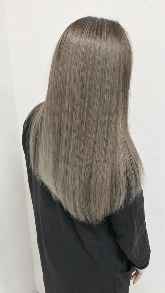 ロング カラー バレイヤージュ レイヤーカット 森本 笑のヘアスタイル