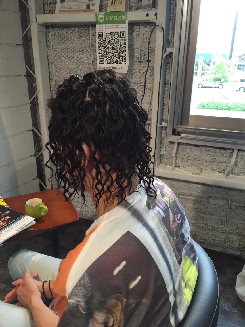 ミディアム パーマ メンズ カジワラ ヤスジのヘアスタイル