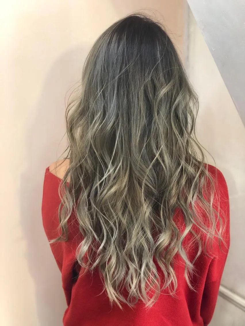 ロング カラー アディクシーカラー バレイヤージュ ブリーチ ケアブリーチ ダブルカラー welring hair salonのヘアスタイル
