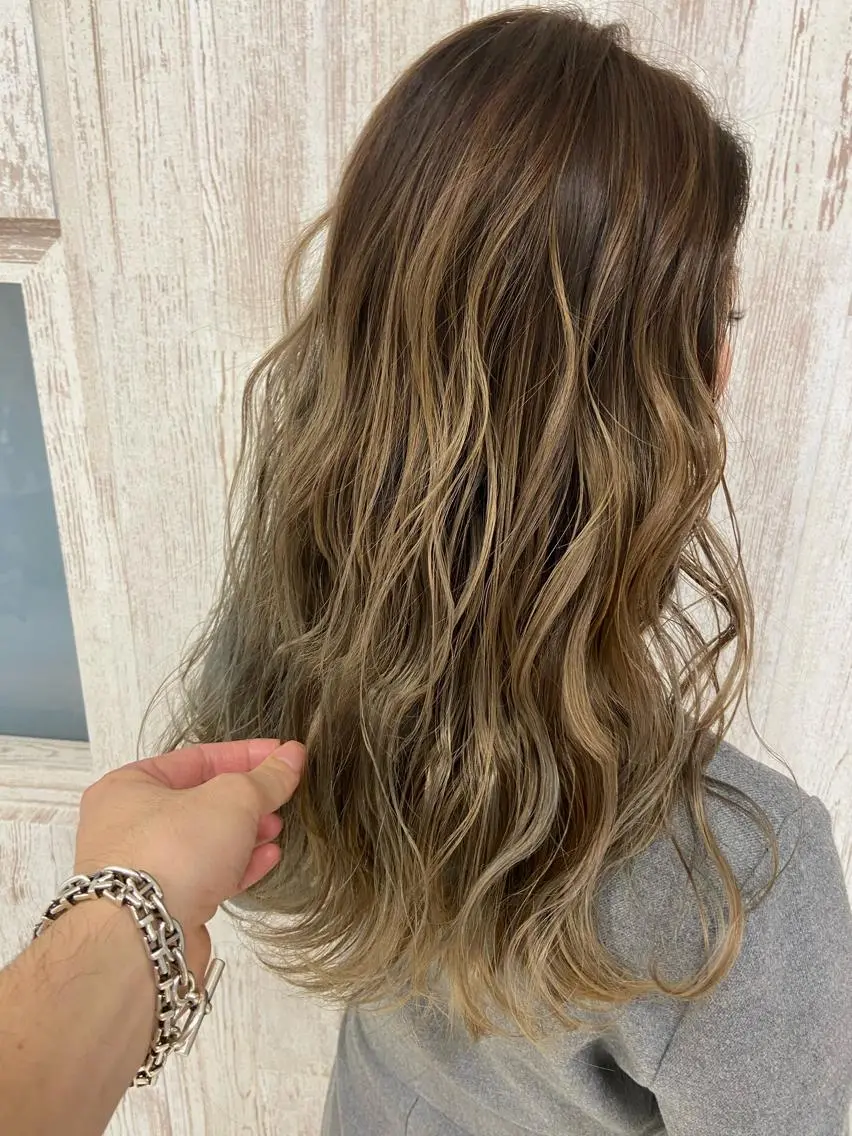 ロング カラー グラデーションカラー グレージュ カット ヘアカラー Oopsレイヤー 加藤澄都のヘアスタイル