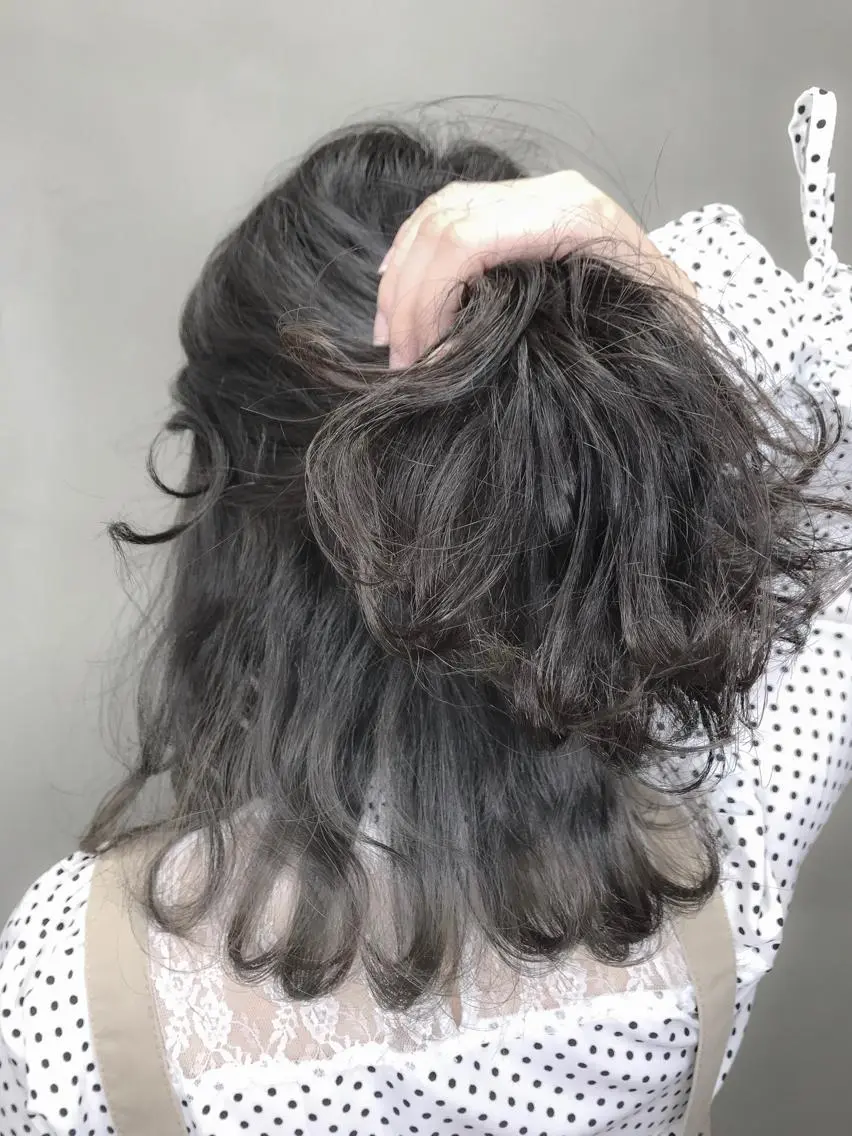 セミロング カラー 【透明感、艶髪】西村 有司のヘアスタイル