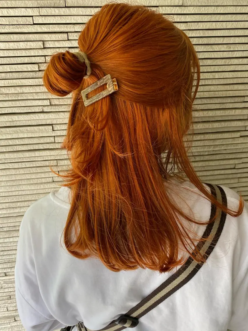 セミロング カラー ブリーチ オレンジ 🐝Haney .haruka🐝のヘアスタイル