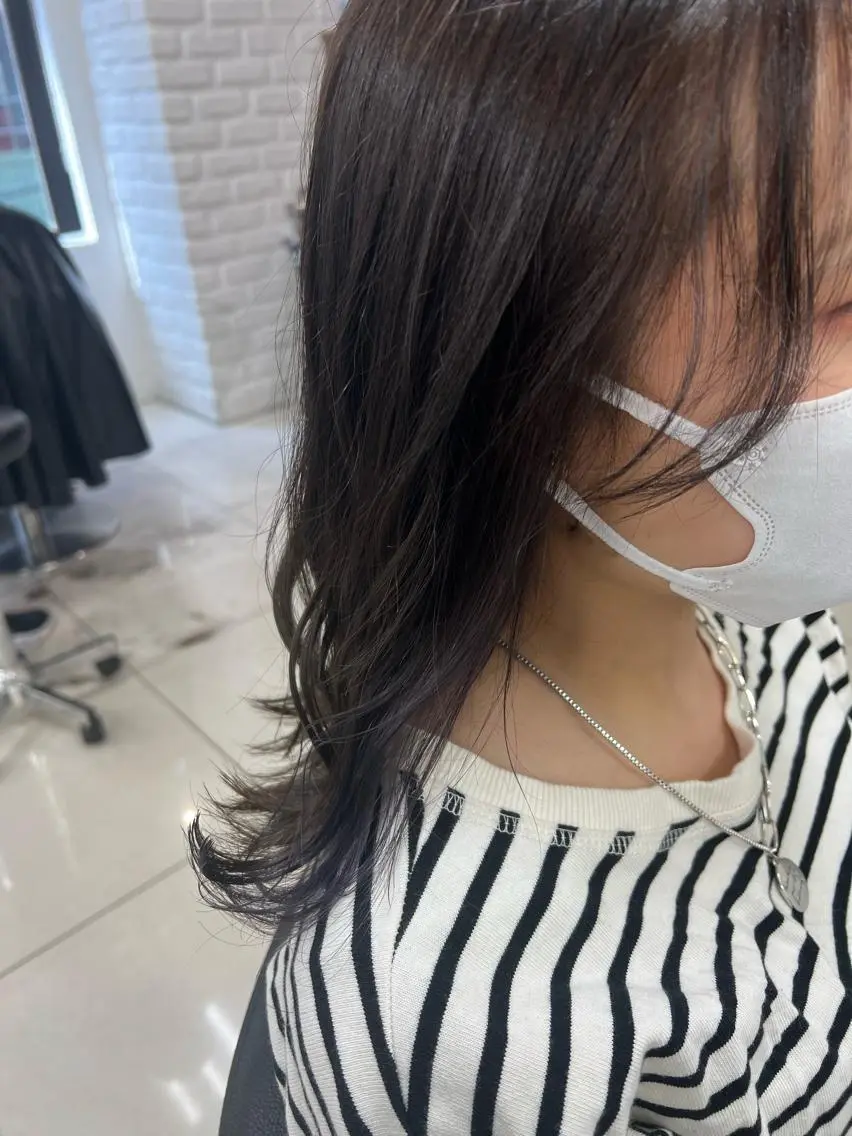 セミロング カラー 透明感カラー イヤリングカラー グレージュ ラベンダーカラー ヘアカラー トリートメント 【暖色カラー特化】 中山由梨のヘアスタイル