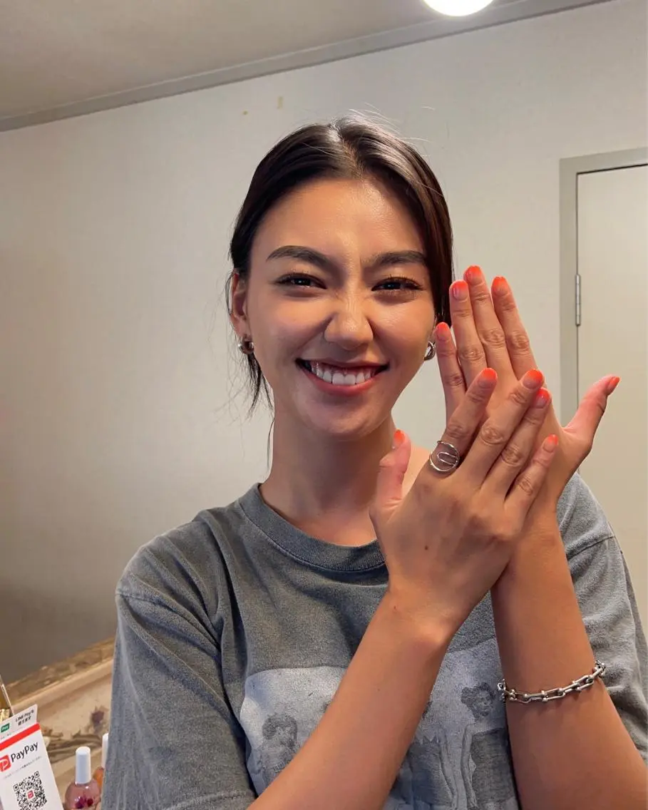ネイル ハンドネイル フットネイル ハンドケア Miyagi Asamiのネイルデザイン