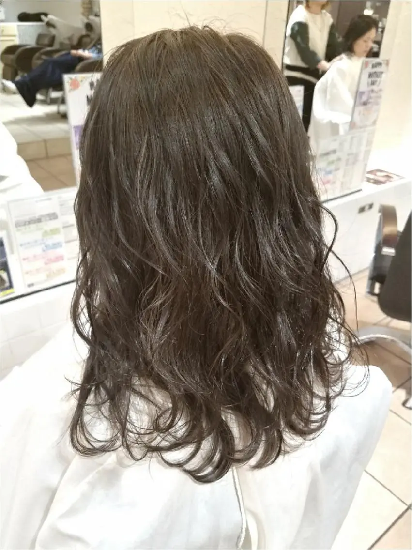 ミディアム カラー ダークグレー ダークグレージュ グレージュ 【髪質改善美容師】t occa茨木篠原健太のヘアスタイル