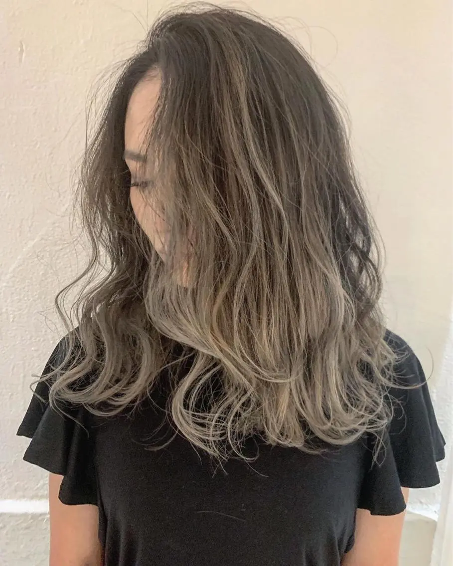 セミロング レイヤーカット 川田くるみのヘアスタイル