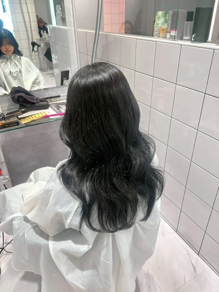 カラー 夏の韓国風透明感 🇰🇷THREEのヘアスタイル
