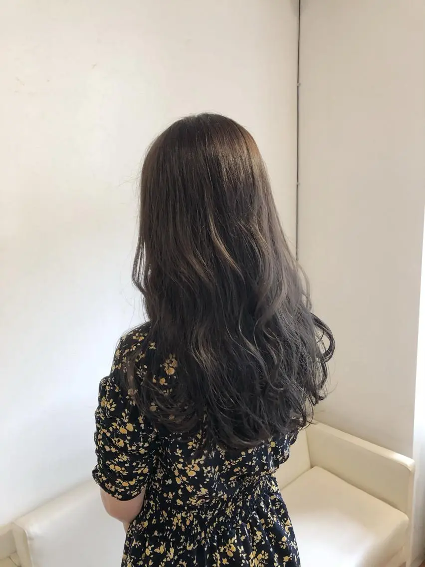 ロング カラー グレージュ ヘアカラー トリートメント 石井 佑樹のヘアスタイル