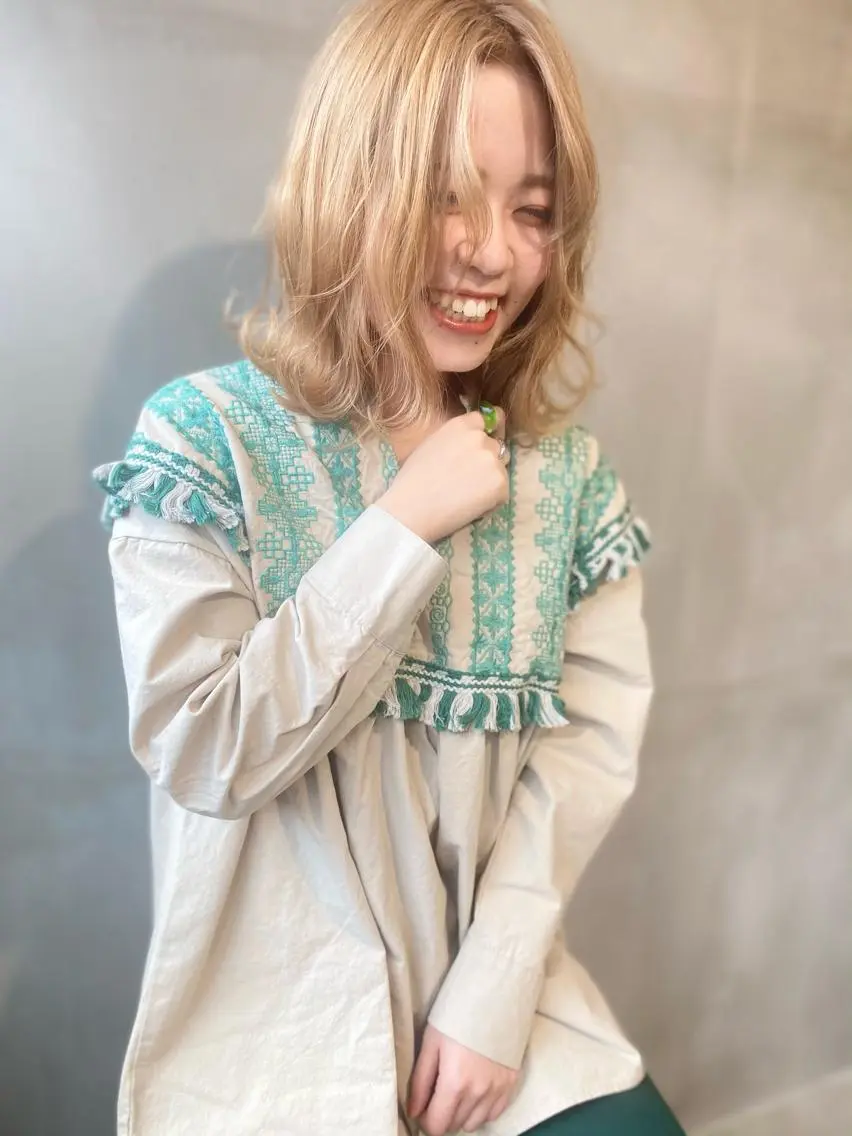 ミディアム 阿部 有里加のヘアスタイル